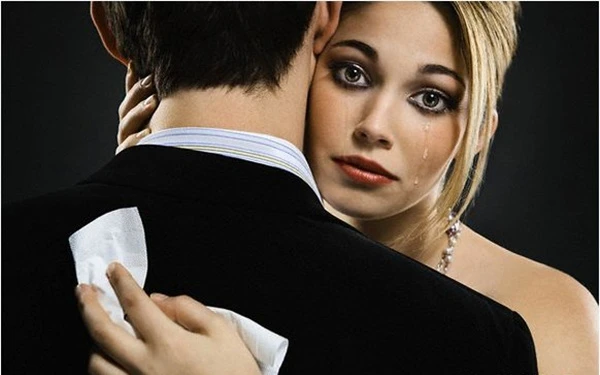Vỏn vẹn 3 năm kết hôn, chồng thay liền tù tì… 10 cô bồ!
