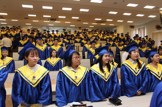 Sinh viên các hệ đào tạo liên thông, chính quy tại ngày vui tốt nghiệp. Sinh viên các hệ đào tạo liên thông, chính quy tại ngày vui tốt nghiệp.