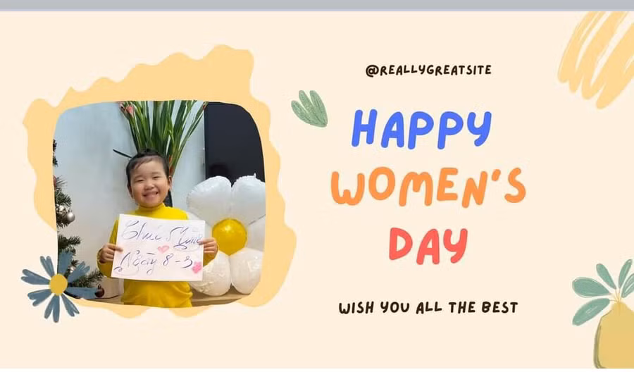 Tại Trường Mầm non An Khánh B, huyện Hoài Đức, nhiều bậc phụ huynh cũng chủ động làm những tấm thiệp online tặng cô giáo.