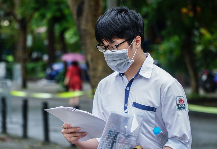 Hôm qua, các thí sinh đã trải qua bài thi môn Ngữ văn và Ngoại ngữ.