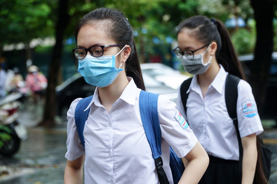 Do vậy, hôm nay các thí sinh tới điểm thi đều với tâm trạng thoải mái.