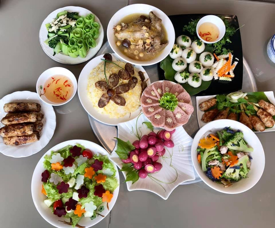 Trầm trồ mâm cơm cúng Rằm tháng Giêng vừa đẹp vừa ngon của mẹ Hà thành