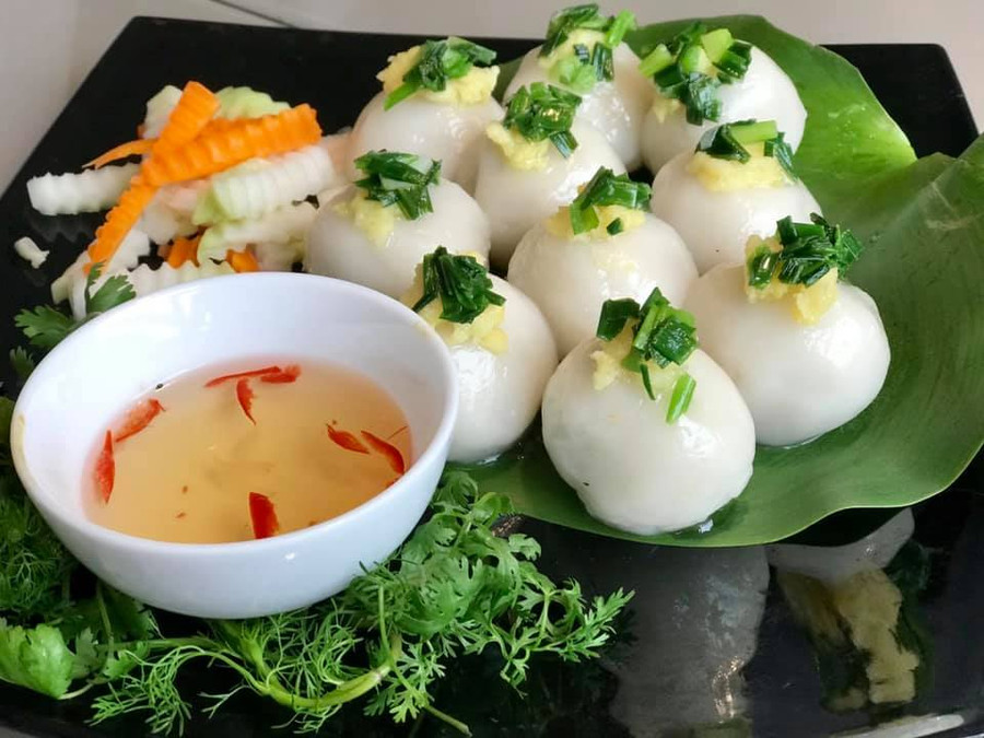 Bánh ít nhân tôm thịt.