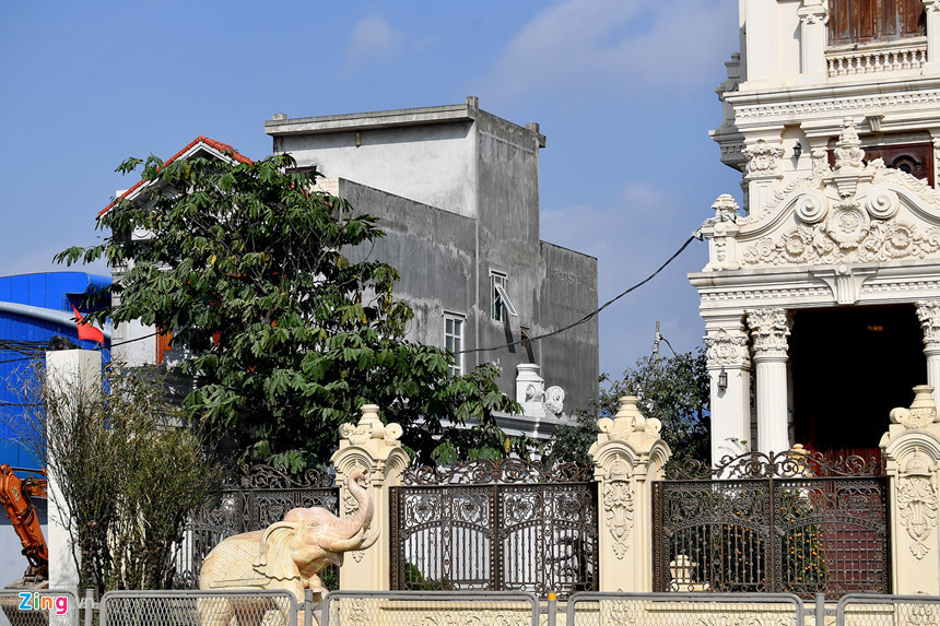 Lâu đài hoành tráng như cổ tích của đại gia Ninh Bình ảnh 14 Lâu đài hoành tráng như trong truyện cổ tích của đại gia Ninh Bình