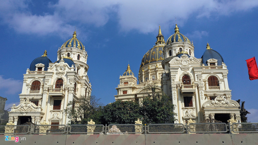 Lâu đài hoành tráng như cổ tích của đại gia Ninh Bình ảnh 2 Lâu đài hoành tráng như trong truyện cổ tích của đại gia Ninh Bình