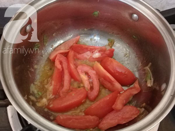 Với 3 nguyên liệu quen thuộc bạn có thể nấu được món canh lạ miệng ngon cơm - Ảnh 2. Với 3 nguyên liệu quen thuộc bạn có thể nấu được món canh lạ miệng ngon cơm - Ảnh 2.