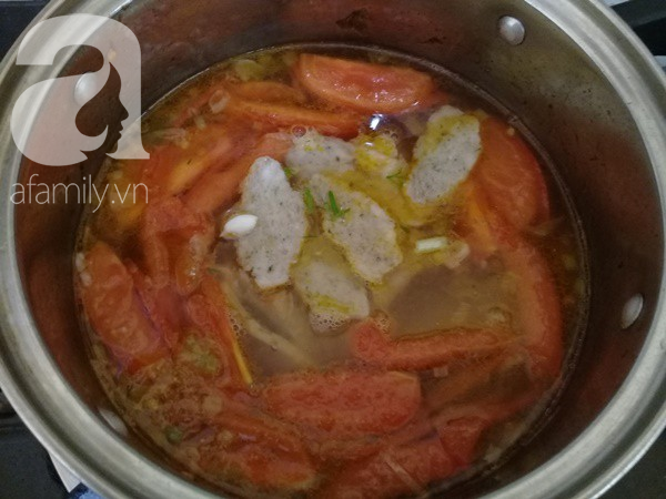 Với 3 nguyên liệu quen thuộc bạn có thể nấu được món canh lạ miệng ngon cơm - Ảnh 3. Với 3 nguyên liệu quen thuộc bạn có thể nấu được món canh lạ miệng ngon cơm - Ảnh 3.