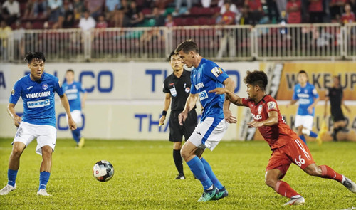 Dyacheko ghi bàn và kiến tạo, khiến HAGL thót tim những phút cuối trận. Dyacheko ghi bàn và kiến tạo, khiến HAGL thót tim những phút cuối trận.