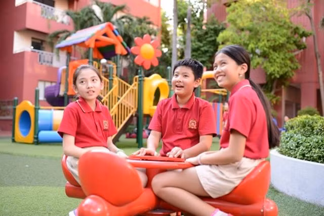 Bữa ăn của học sinh trường quốc tế có giòi? - 1