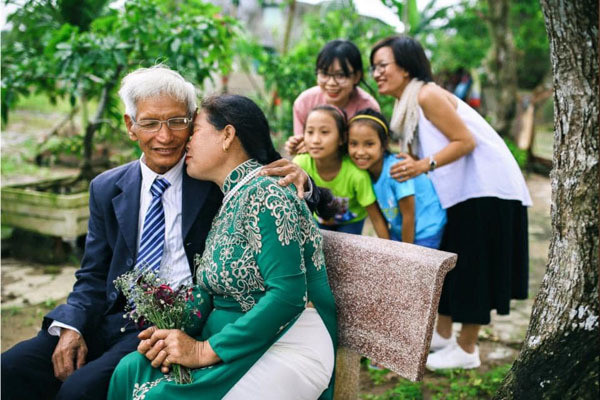 Quà cưới của cụ ông 73 tuổi và vợ hai sau hơn 20 năm ngày cưới