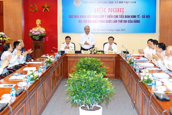 Thủ tướng nghe nhà khoa học góp ý Chiến lược 10 năm, Kế hoạch 5 năm