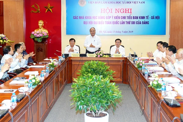 Thủ tướng nghe nhà khoa học góp ý Chiến lược 10 năm, Kế hoạch 5 năm