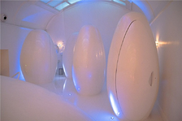 Những nhà vệ sinh có "1-0-2" ảnh 8 Đừng lầm tưởng đây là phòng thí nghiệm, bởi nó là toilet con nhộng ở Anh đấy!