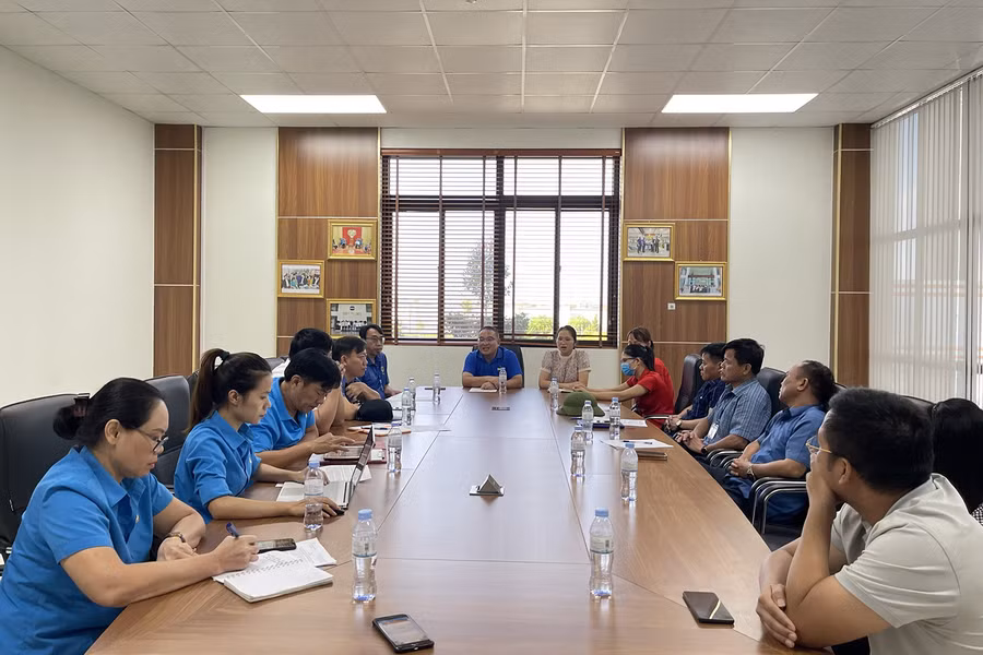 Liên đoàn Lao động tỉnh Nghệ An làm việc với ban lãnh đạo Công ty VietGlory. (Ảnh: LĐLĐ)
