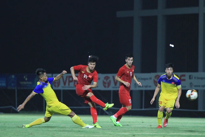 HLV Park Hang-seo tìm Quang Hải ‘phiên bản 2’