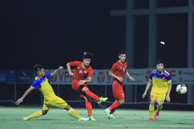 HLV Park Hang-seo tìm Quang Hải ‘phiên bản 2’