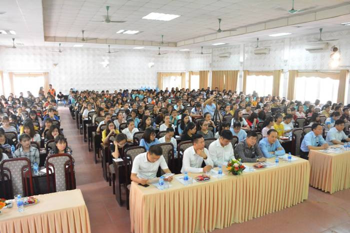Sinh viên tham dự chương trình Sinh viên tham dự chương trình