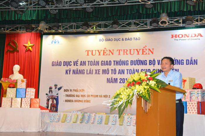 TS. Trịnh Đình Vinh - Phó Hiệu trưởng Trường ĐHSP Hà Nội 2 phát biểu TS. Trịnh Đình Vinh - Phó Hiệu trưởng Trường ĐHSP Hà Nội 2 phát biểu