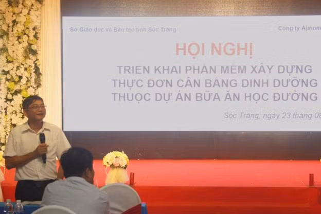 Ông Lý Tài Thế - Trưởng phòng Giáo dục Tiểu học Sở Giáo dục và Đào tạo Tỉnh Sóc Trăng hướng dẫn triển khai Dự án