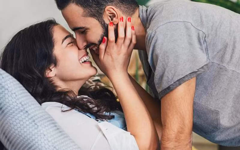 8 thoi quen lam ran nut doi song tinh cam cua cac cap doi hinh 1