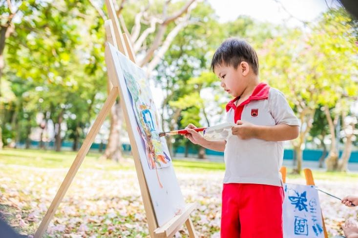 Tại Trại hè Sunshine Summer Ever, học sinh được tham gia thực hiện các dự án liên quan đến các lĩnh vực: Hoạt động Khám phá, Khoa học, Âm nhạc, Kịch nghệ và Ảo thuật Tại Trại hè Sunshine Summer Ever, học sinh được tham gia thực hiện các dự án liên quan đến các lĩnh vực: Hoạt động Khám phá, Khoa học, Âm nhạc, Kịch nghệ và Ảo thuật