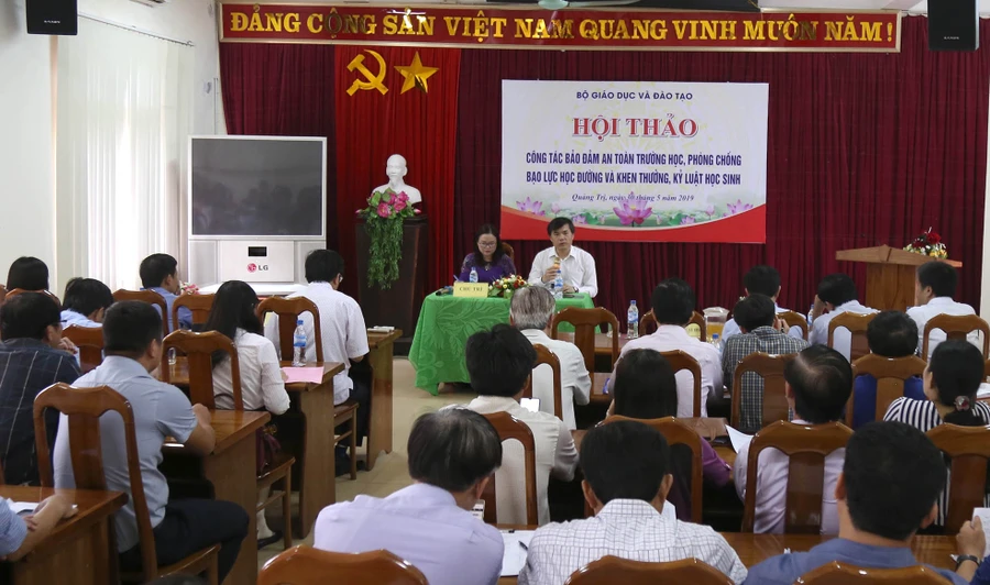 Đông đảo đại biểu tham gia hội thảo