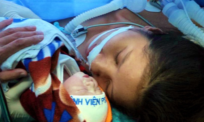 Bé gái chào đời nặng 2,8 kgkhỏe mạnh. Ảnh: Bệnh viện cung cấp.