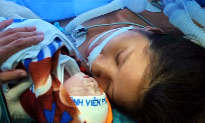 Bé gái chào đời nặng 2,8 kgkhỏe mạnh. Ảnh: Bệnh viện cung cấp.