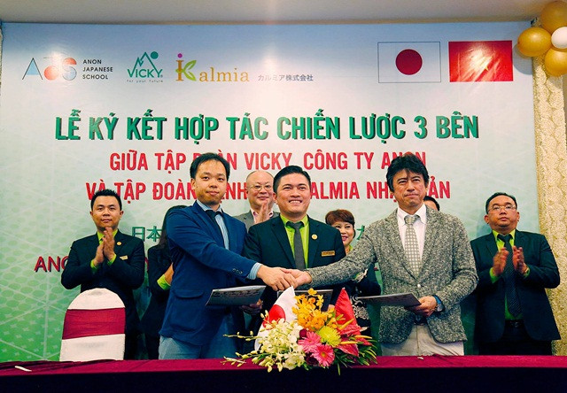 Cả ba bên vui mừng với thỏa thuận hợp tác vừa đạt được Cả ba bên vui mừng với thỏa thuận hợp tác vừa đạt được