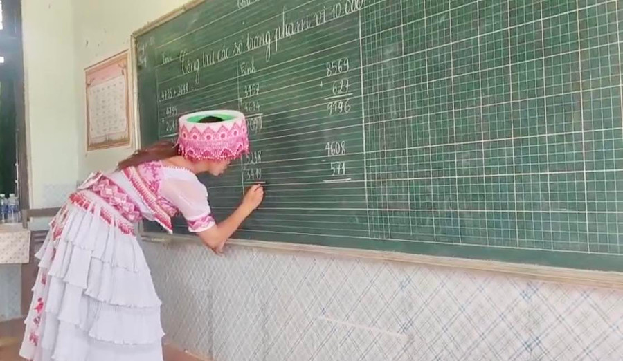 Với nhiều cách làm hay, các địa phương trên địa bàn tỉnh Bắc Kạn đã góp phần nâng cao nhận thức của nhân dân về mục đích, ý nghĩa, tầm quan trọng của xóa mù chữ. Với nhiều cách làm hay, các địa phương trên địa bàn tỉnh Bắc Kạn đã góp phần nâng cao nhận thức của nhân dân về mục đích, ý nghĩa, tầm quan trọng của xóa mù chữ.