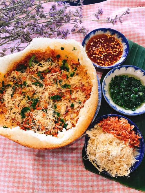 Cơm cháy đáy nồi giòn rụm, làm tới đâu ăn hết tới đó ảnh 1