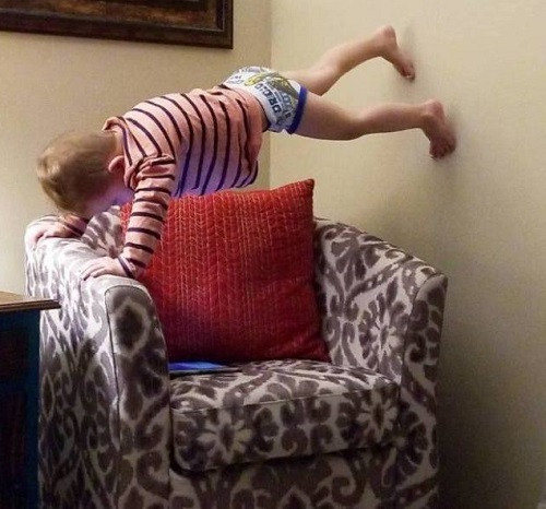 Tư thế xem phim nghệ thuật.