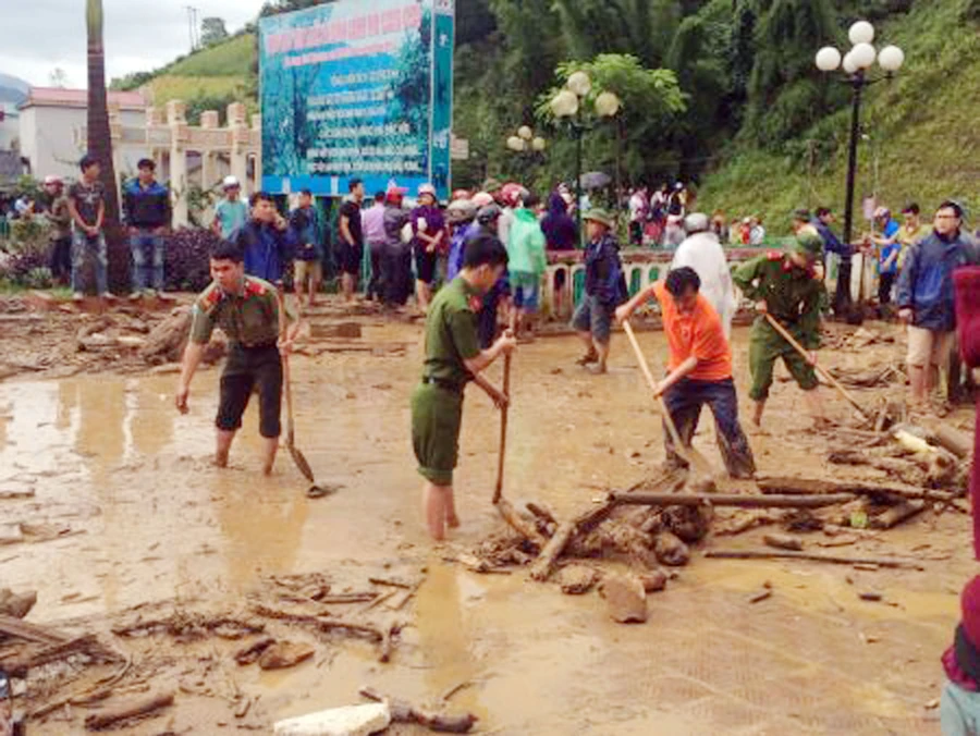 Bộ Y tế yêu cầu toàn ngành sẵn sàng chủ động ứng phó, khám chữa bệnh cho người dân trong mưa bão