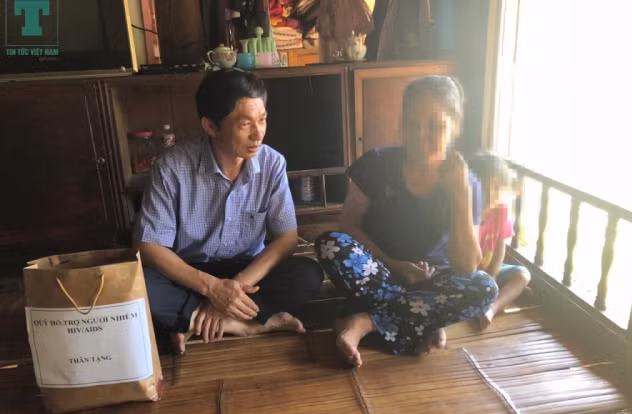 Lãnh đạo Cục Phòng chống HIV/AIDS (Bộ Y tế) đến thăm hỏi người dân Kim Thượng