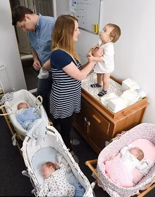  Một góc cuộc sống bận rộn của hai vợ chồng 