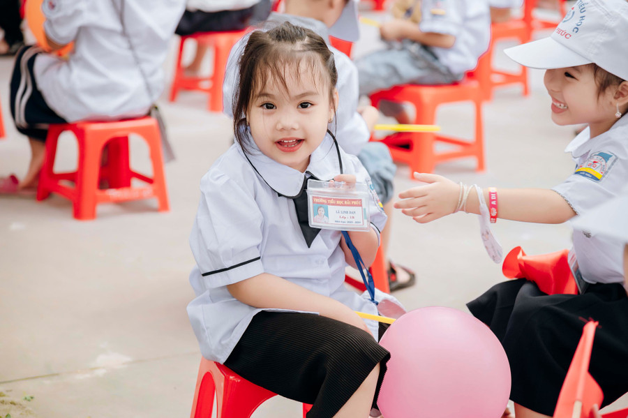 Biểu cảm siêu của trẻ lớp 1 Trường Tiểu học Hải Phúc trong lễ khai giảng. Biểu cảm siêu của trẻ lớp 1 Trường Tiểu học Hải Phúc trong lễ khai giảng.