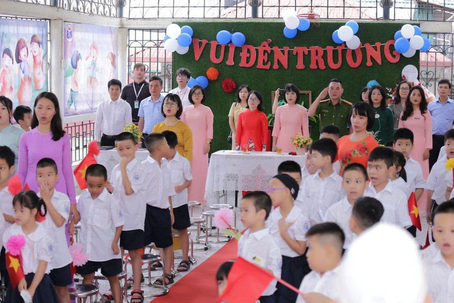 Đây là ngôi trường đào tạo bán chuyên biệt bao gồm cả học sinh khuyết tật và học sinh không khuyết tật. Đây là ngôi trường đào tạo bán chuyên biệt bao gồm cả học sinh khuyết tật và học sinh không khuyết tật.