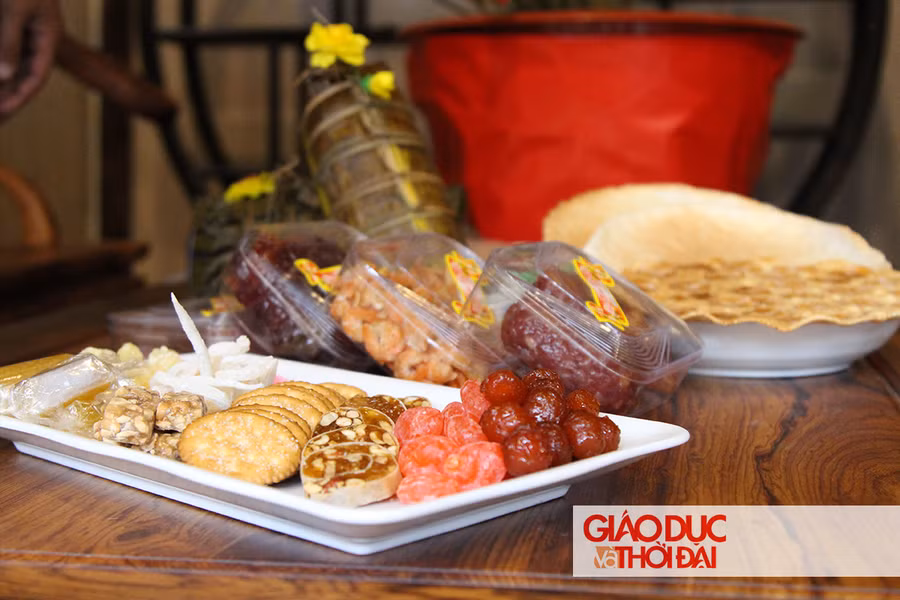 Các món ăn được bày trí, đều mang nét đặc trưng về ngày tết của ba miền.