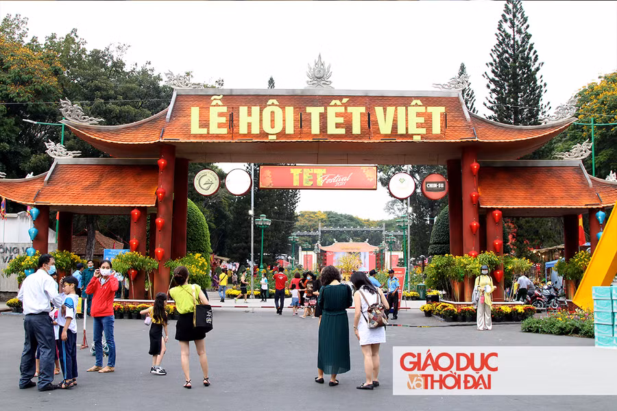 Ngày hội Tết Việt tại công viên Lê Văn Tám (Quận 1, TP.HCM) được diễn ra từ tối ngày 21/1 đến hết ngày 24/1/2021.