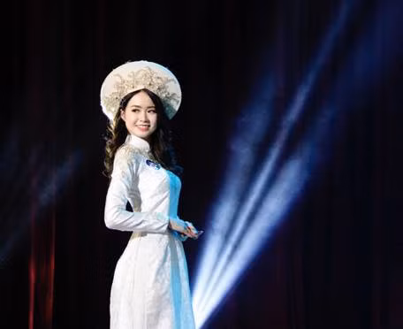 Thí sinh Đinh Hồng Nhung (SBD 03) đạt giải cá nhân :Người có nụ cười thân thiện và gương mặt khả ái.