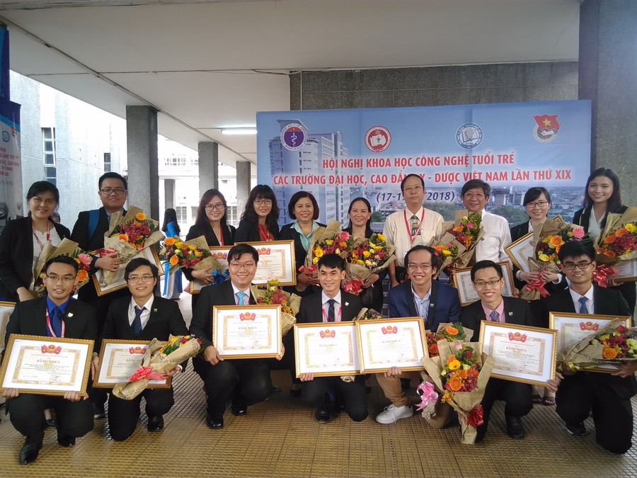 Các thành viên của Trường ĐH Y khoa Phạm Ngọc Thạch TPHCM tham dự hội nghị có thành tích đứng thứ 2 tại hội nghị với 13 giải thưởng.