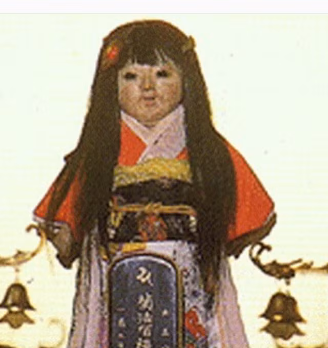 Mái tóc của búp bê đã dài ra theo thời gian