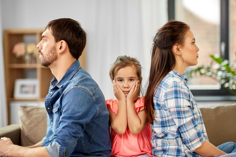 Trẻ em cũng cảm thấy rất lo lắng khi chung sống với sự bất hòa liên tục của cha mẹ. (Ảnh: ITN).