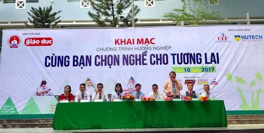 Thành phần Ban tư vấn tại lễ khai mạc