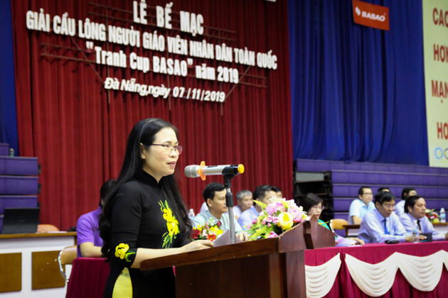 Bà Nguyễn Thị Bích Hợp - Phó Chủ tịch Công đoàn Giáo dục Việt Nam phát biểu tại buổi lễ.