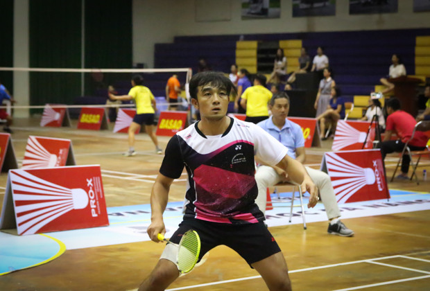 Nam VĐV đoàn Sở GD&ĐT tỉnh Bình Định thi đấu nội dung đôi Nam Nữ. Nam VĐV đoàn Sở GD&ĐT tỉnh Bình Định thi đấu nội dung đôi Nam Nữ.