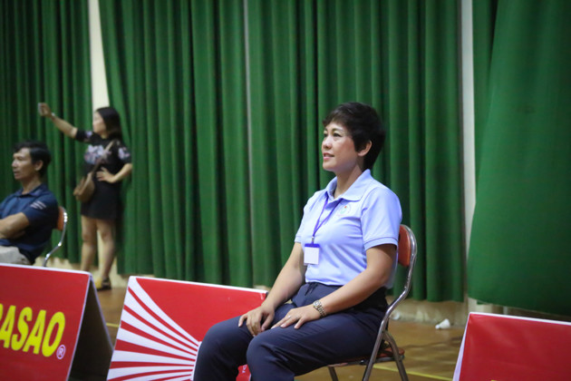 Nữ trọng tài làm việc hết mình, nghiêm túc, góp phần làm nên thành công của giải. Nữ trọng tài làm việc hết mình, nghiêm túc, góp phần làm nên thành công của giải.