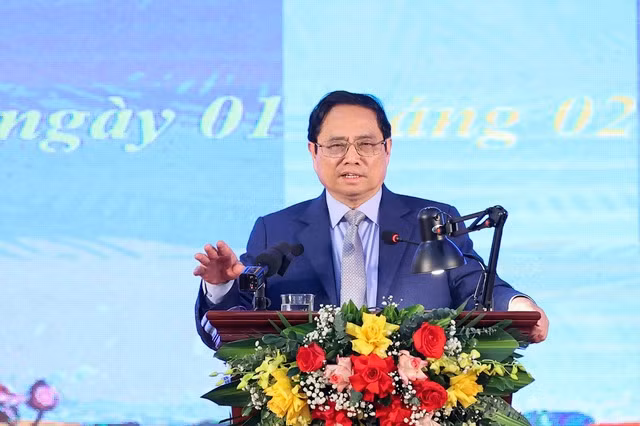 Định hướng phối hợp công tác thời gian tới, cơ bản thống nhất với đề xuất của Tổng Liên đoàn và phát biểu của các đại biểu, Thủ tướng nhấn mạnh thêm một số nội dung - Ảnh: VGP/Nhật Bắc