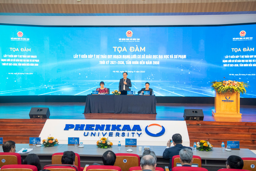 Thứ trưởng Hoàng Minh Sơn và lãnh đạo Vụ Giáo dục Đại học cùng chủ trì buổi tọa đàm. Thứ trưởng Hoàng Minh Sơn và lãnh đạo Vụ Giáo dục Đại học cùng chủ trì buổi tọa đàm.