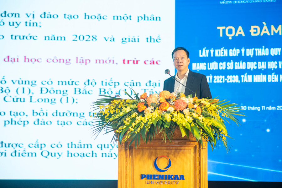 PGS.TS Nguyễn Anh Dũng - Phó Vụ trưởng Vụ Giáo dục đại học trao đổi một số nét chính của dự thảo. PGS.TS Nguyễn Anh Dũng - Phó Vụ trưởng Vụ Giáo dục đại học trao đổi một số nét chính của dự thảo.